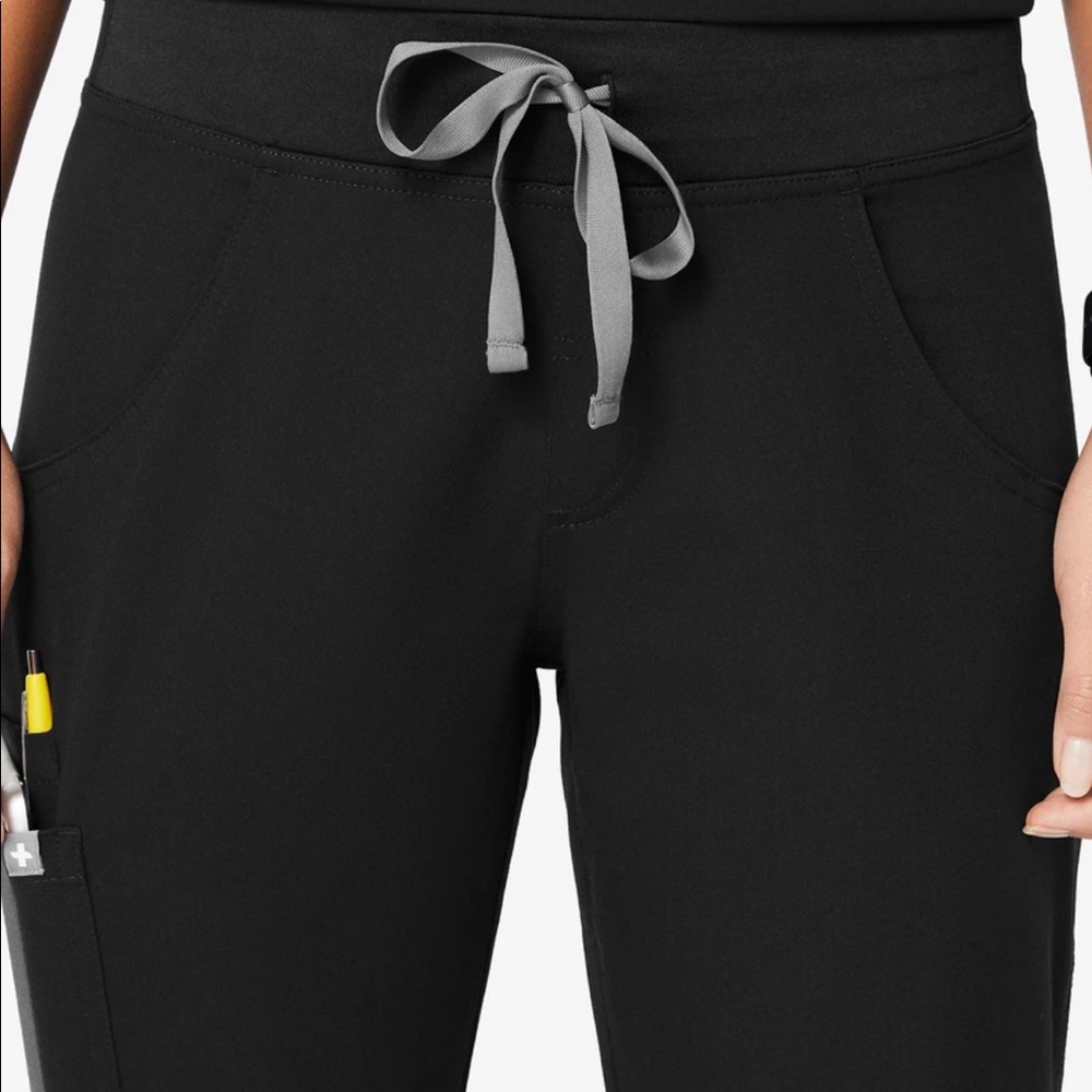 SOLD!! NWOT FIGS KADE XS Tall Scrub Pants